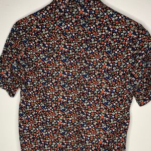 Button down shirt with collar. Size XS